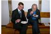 Ostatecznie Andrzej Seweryn dał się namówić na wspólne zdjęcie z szefem WK