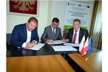 Od lewej: Emilian Stawecki, Henryk Milcarz oraz Karol Jacewicz (prokurent) Od lewej: Emilian Stawecki, Henryk Milcarz oraz Karol Jacewicz (prokurent)