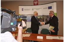 Podpisanie umowy na wsparcie programu Podpisanie umowy na wsparcie programu