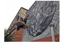 Mural powstał na bazie archiwalnej fotografii należącej do ZWIK Mural powstał na bazie archiwalnej fotografii należącej do ZWIK