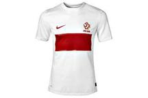 Stroje reprezentacji Polski z butelek PET Stroje reprezentacji Polski z butelek PET