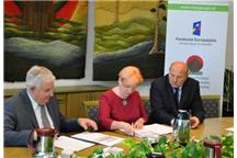 Umowę podpisał prezes Funduszu Kazimierz Kujda Umowę podpisał prezes Funduszu Kazimierz Kujda